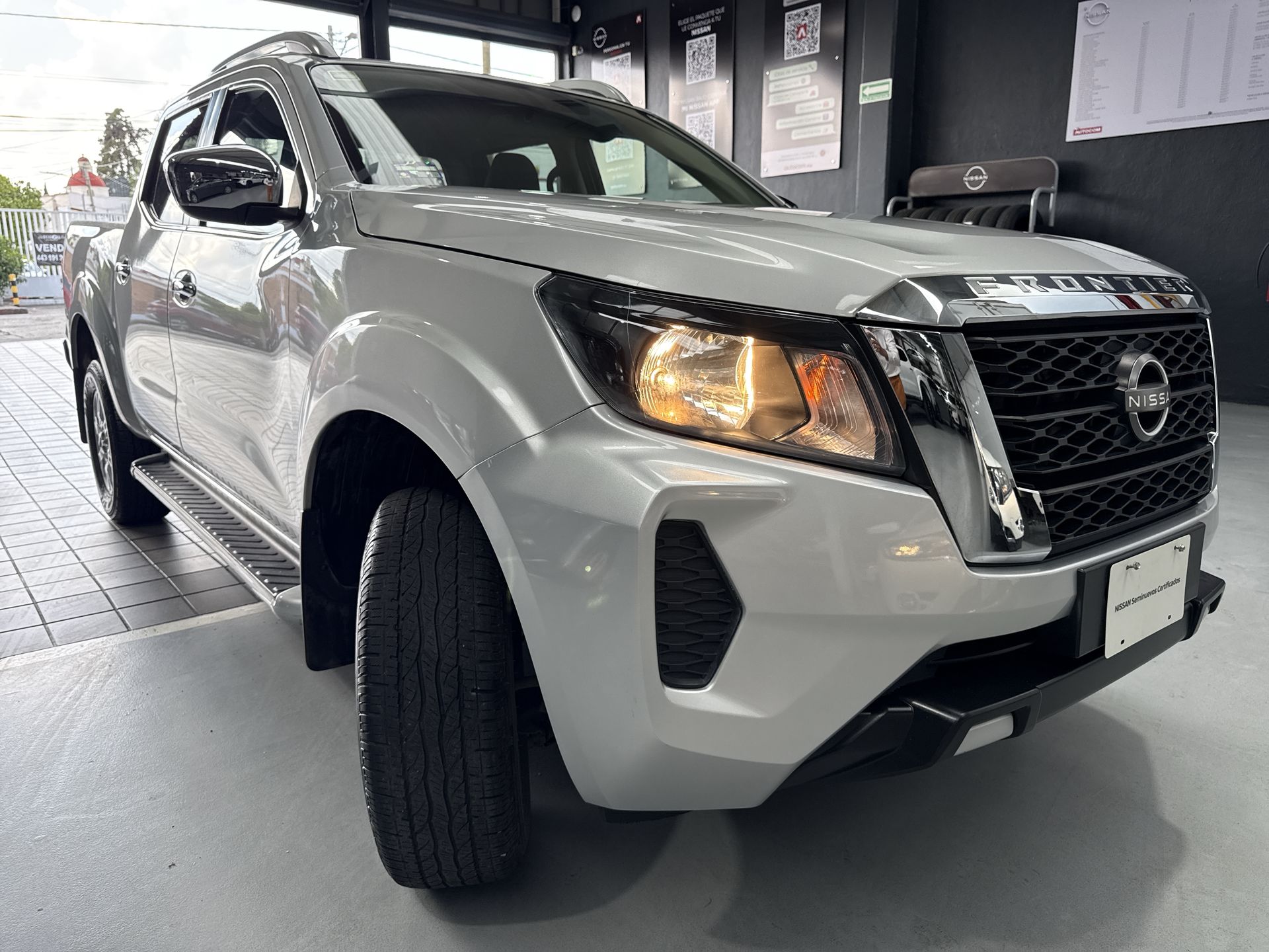 2024 Nissan FRONTIER FRONTIER LE TM 24