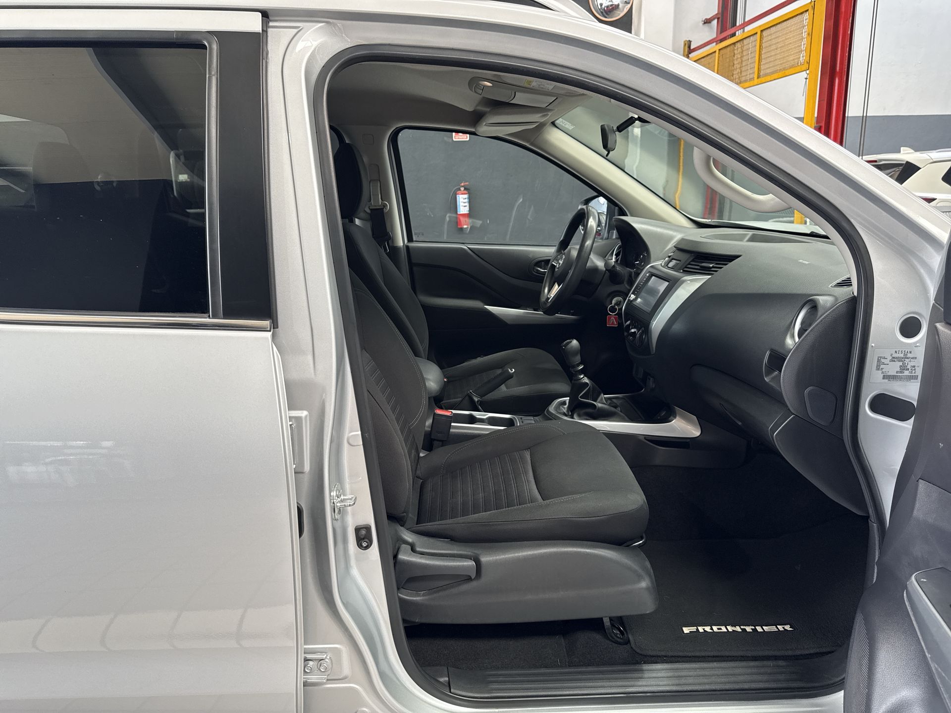2024 Nissan FRONTIER FRONTIER LE TM 24