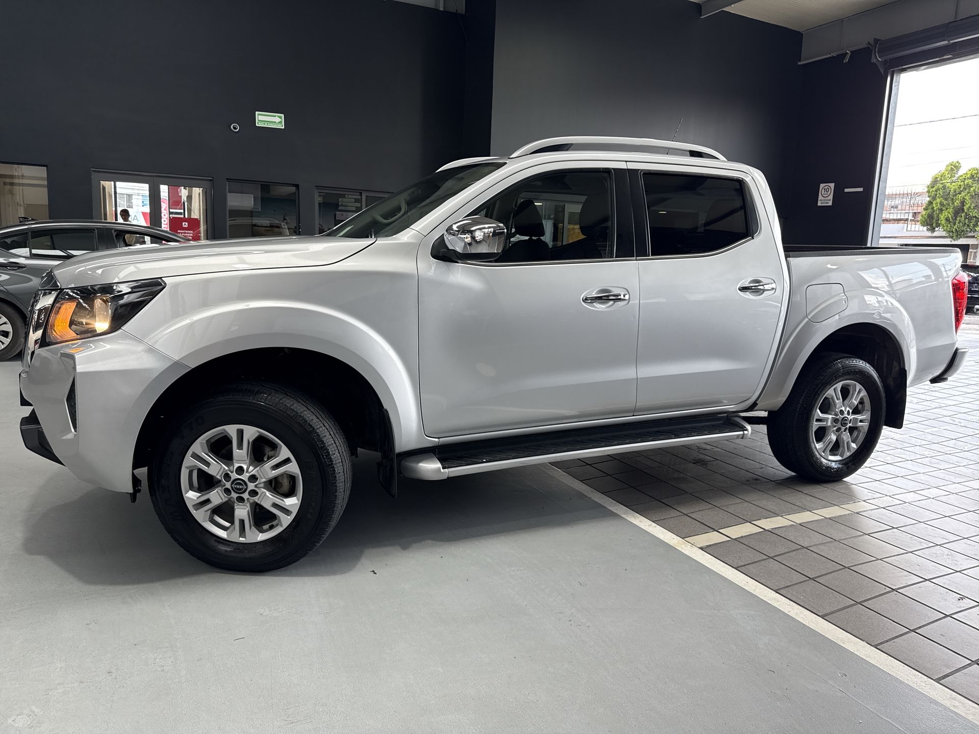 2024 Nissan FRONTIER FRONTIER LE TM 24