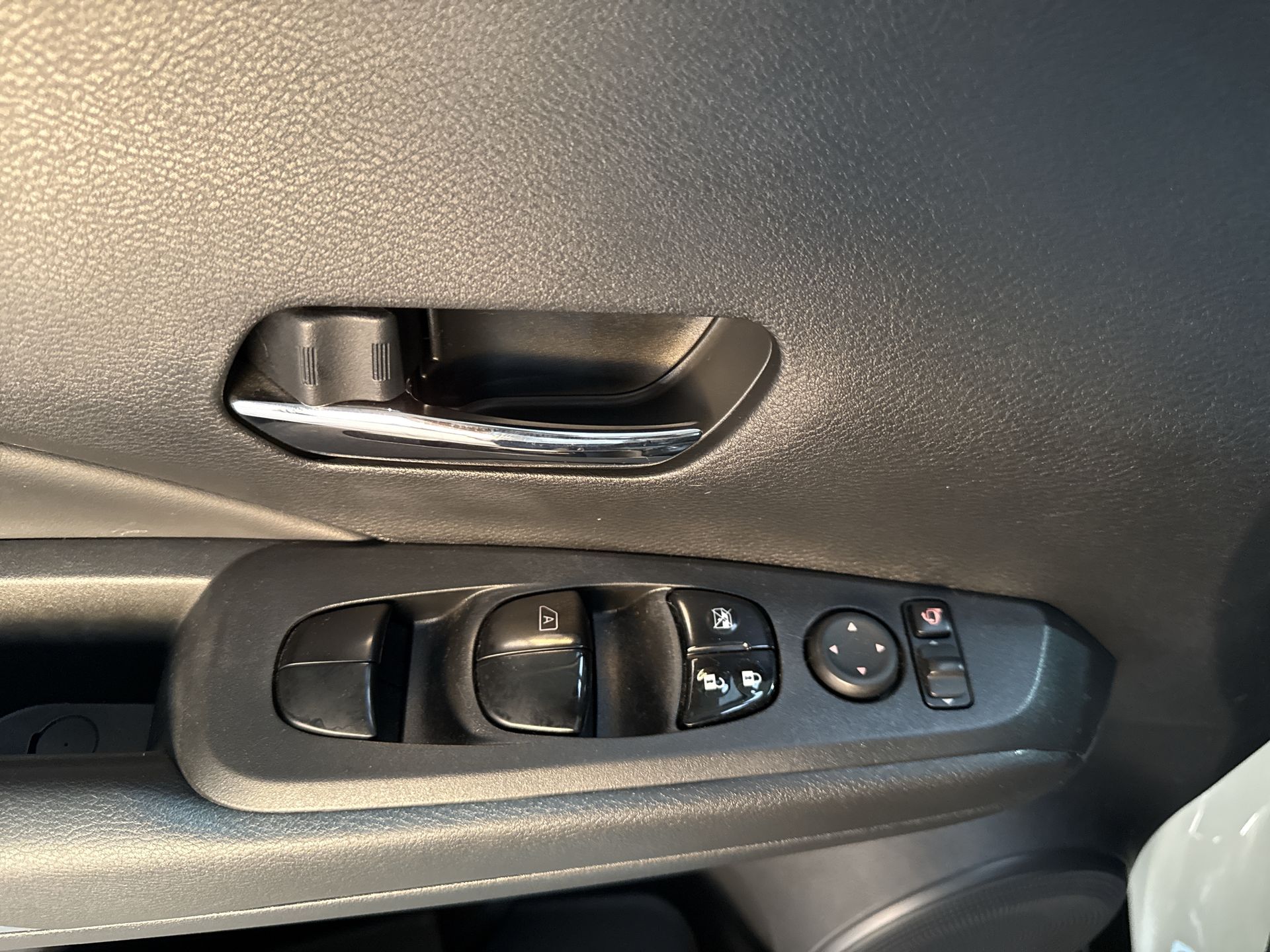 2023 Nissan KICKS PLATINUM E-POWER 23