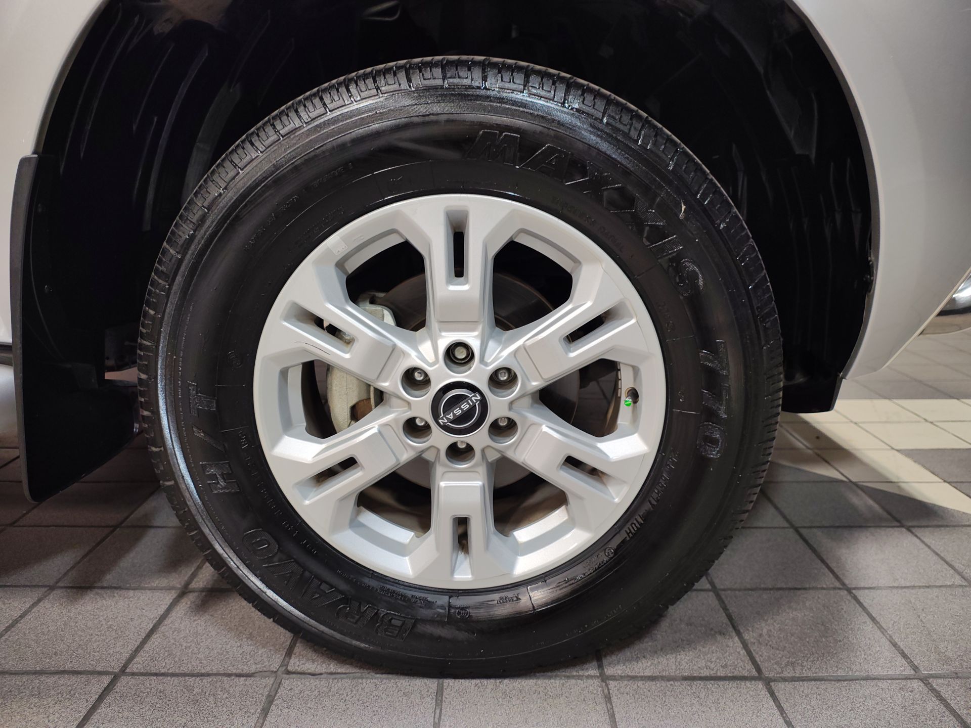 2024 Nissan FRONTIER FRONTIER LE TM 24