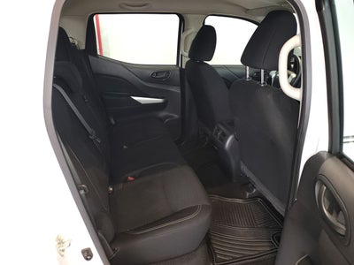 2020 Nissan NP300 DOBLE CABINA SE TM AC PAQ SEG 6VEL