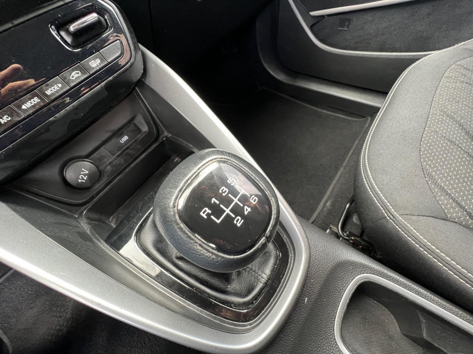 2023 Chevrolet GROOVE LT MT