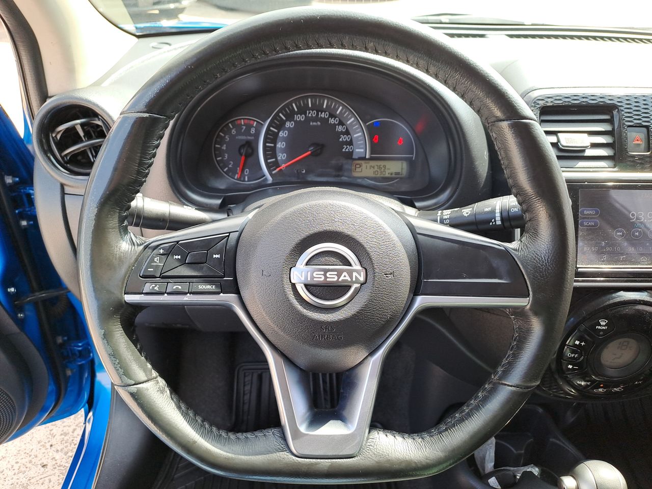 2023 Nissan MARCH EXCLUSIVE TA BI-TONO 23