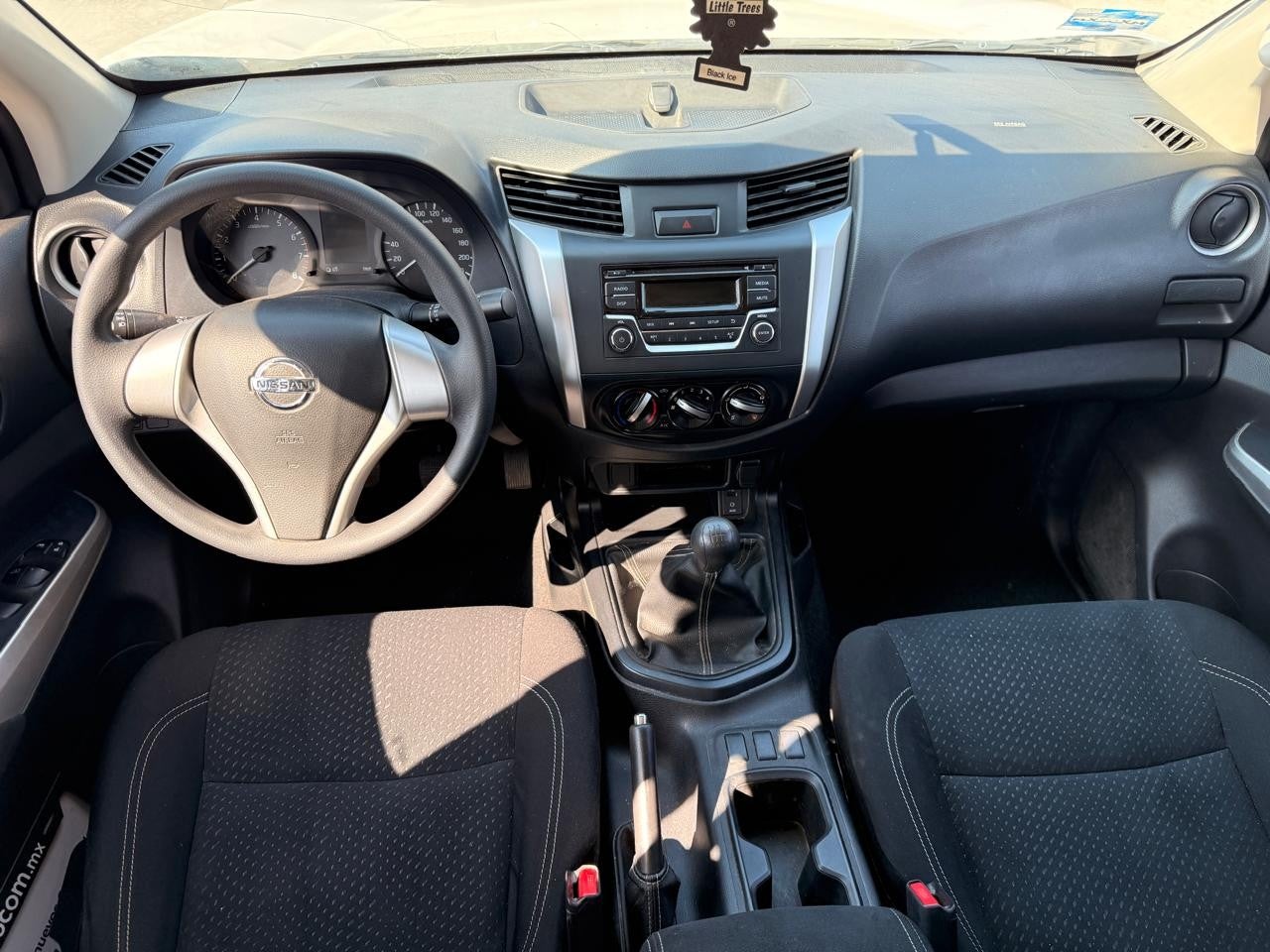 2020 Nissan FRONTIER DOBLE CABINA SE TM AC PAQ SEG 6VEL