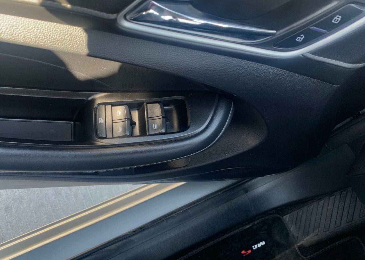 2024 MG MG5 1.5L DEL ELEGANCE MT