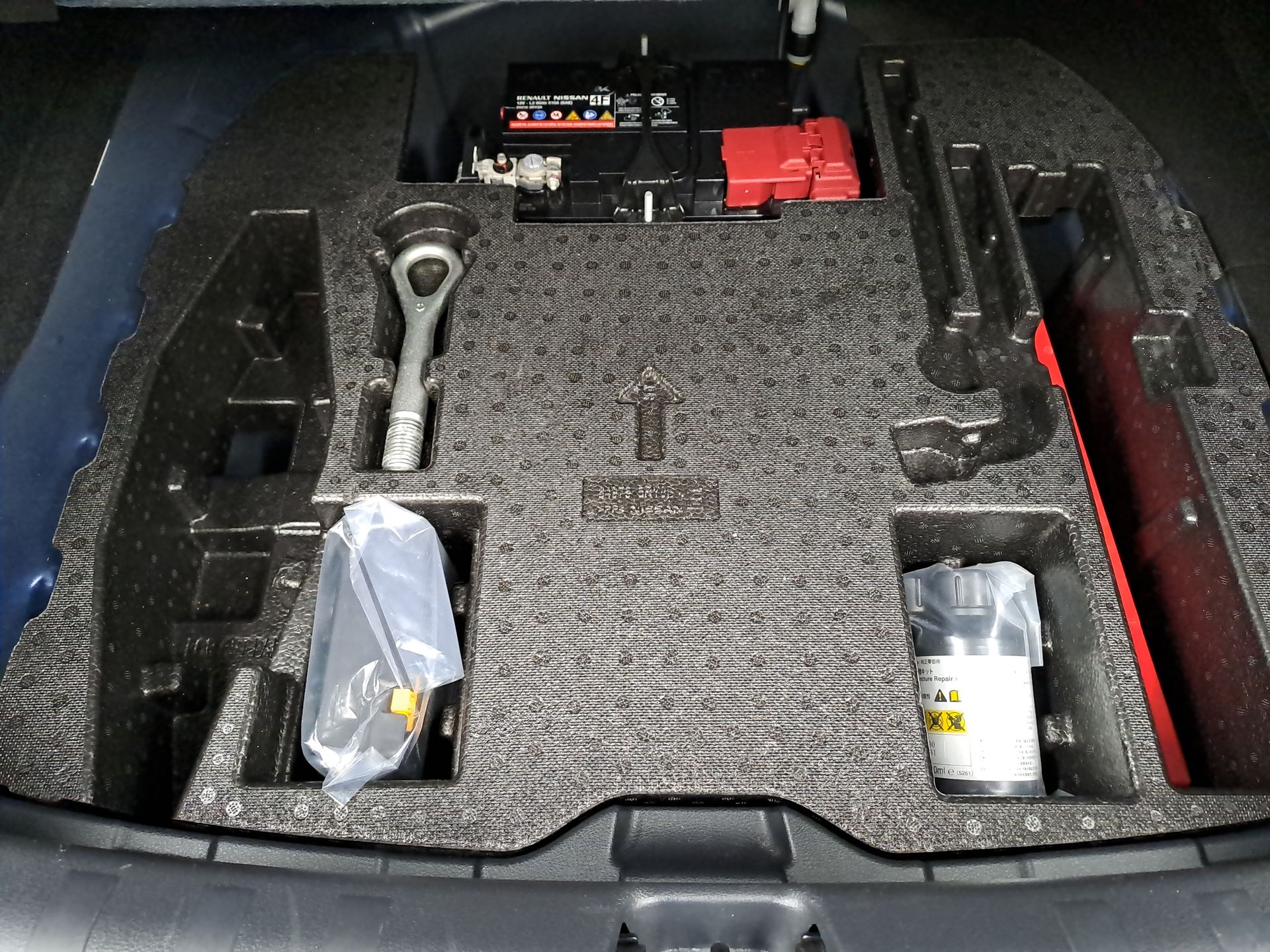 2025 Nissan KICKS PLATINUM E-POWER 25