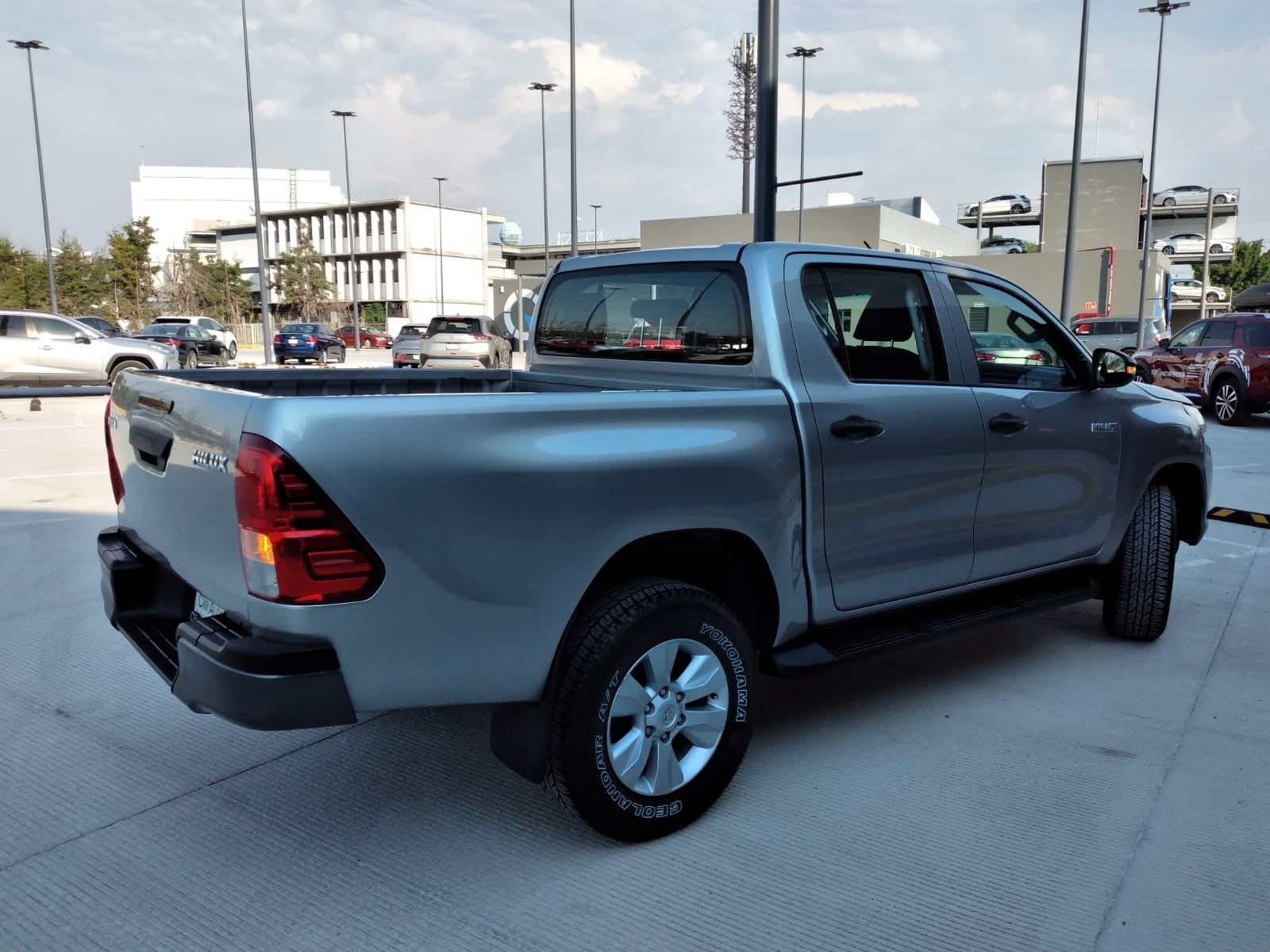 2020 Toyota HILUX D-CAB SR 5MT 4X2