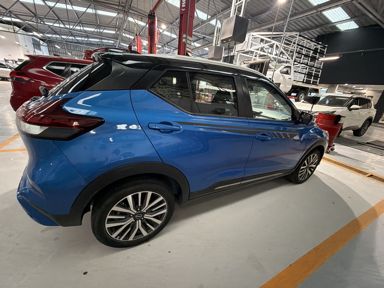 2023 Nissan KICKS PLATINUM BI-TONO 1.6 LTS CVT 23