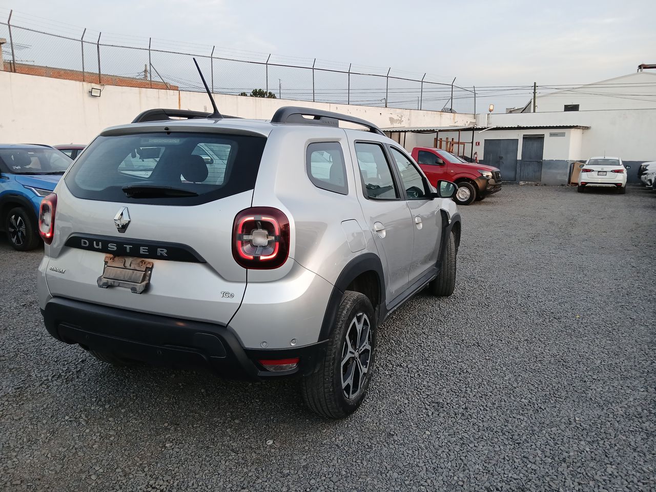 2023 RENAULT DUSTER ICONIC CVT