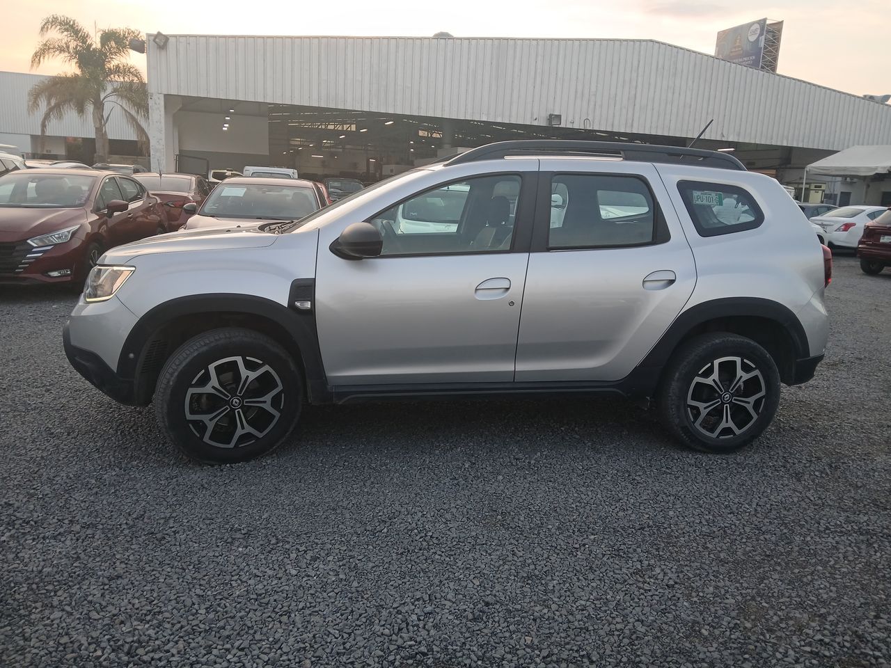 2023 RENAULT DUSTER ICONIC CVT