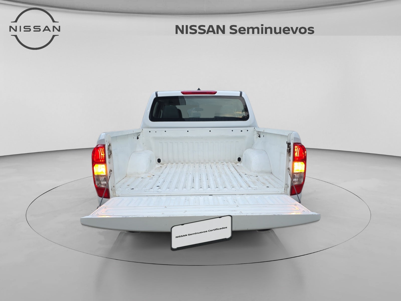 2020 Nissan NP300 DOBLE CABINA DOBLE CABINA S TM AC PAQ. SEG. 6VEL