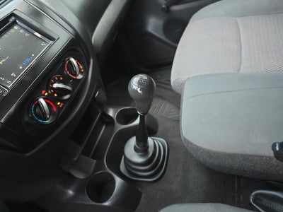 2020 Nissan NP300 DOBLE CABINA DOBLE CABINA S TM AC PAQ. SEG. 6VEL