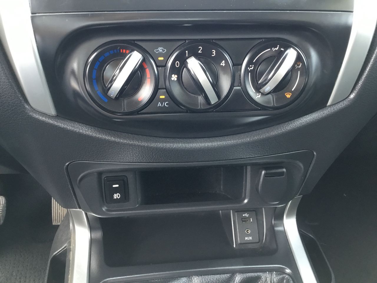 2016 Nissan PICKUP DOBLE CABINA SE TM AC 6VEL