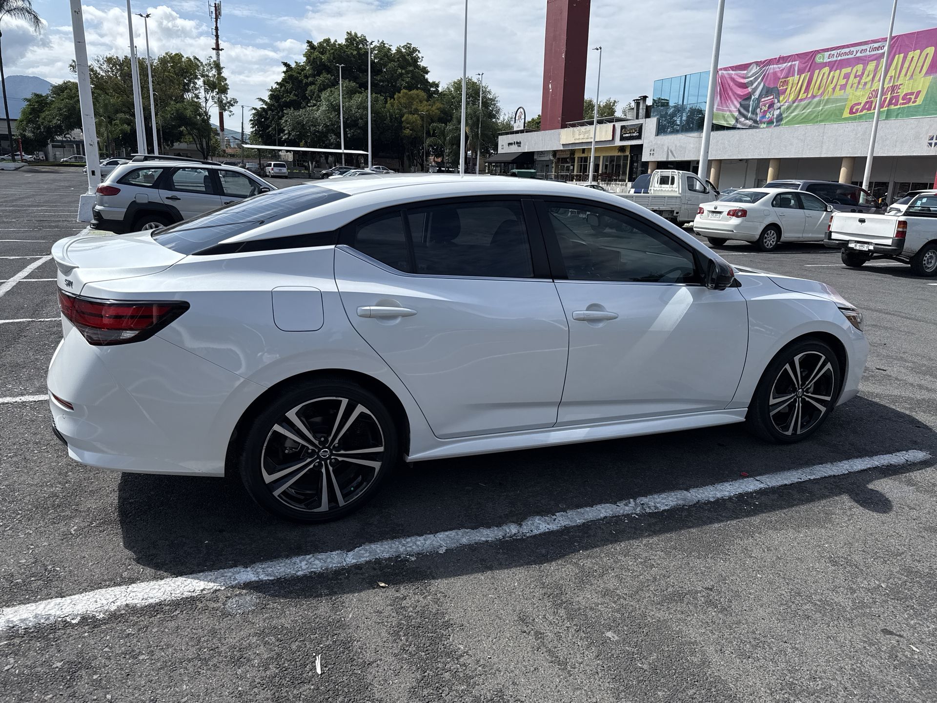 2023 Nissan SENTRA SR CVT 23