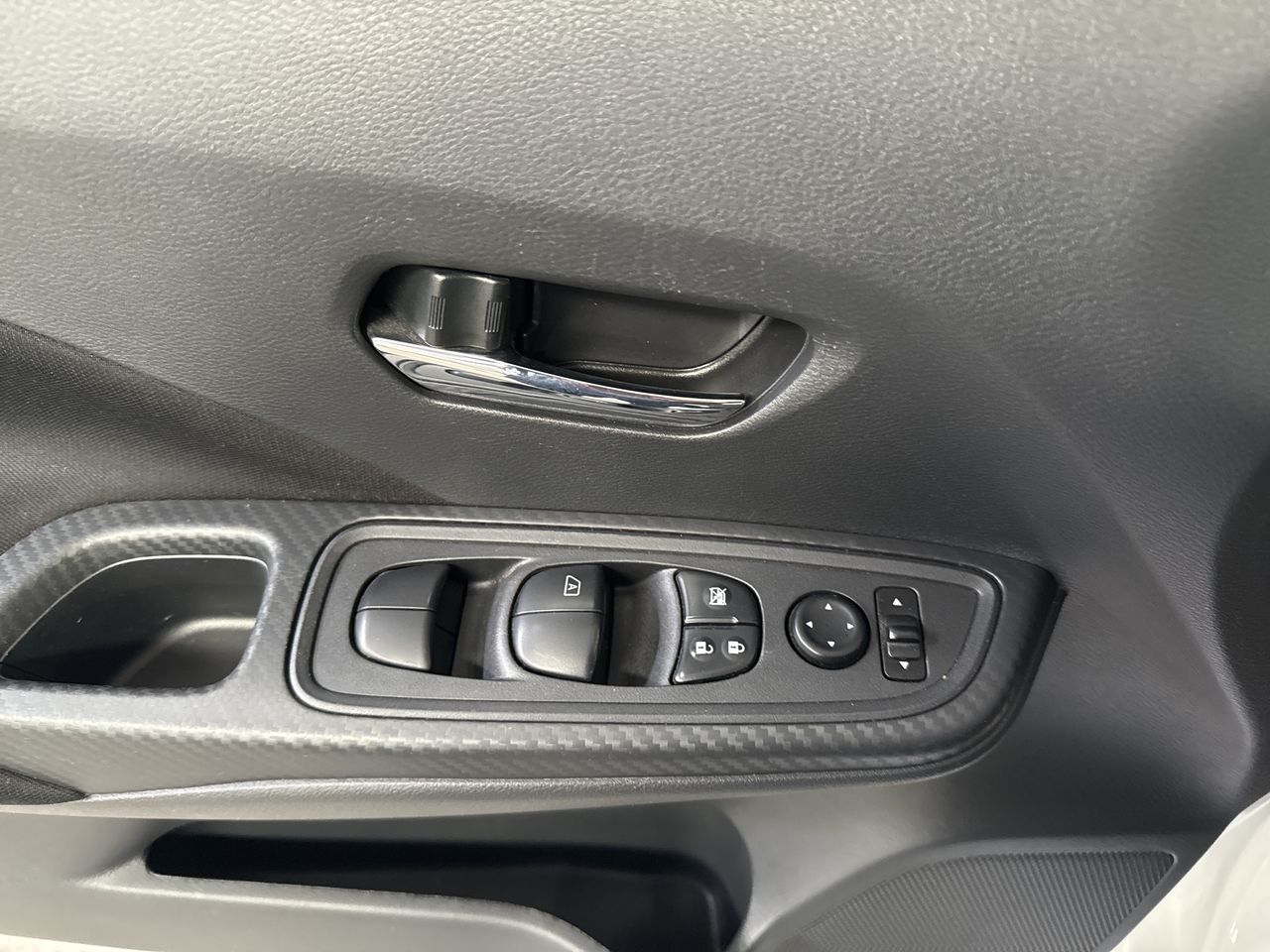 2021 Nissan VERSA ADVANCE MT 21