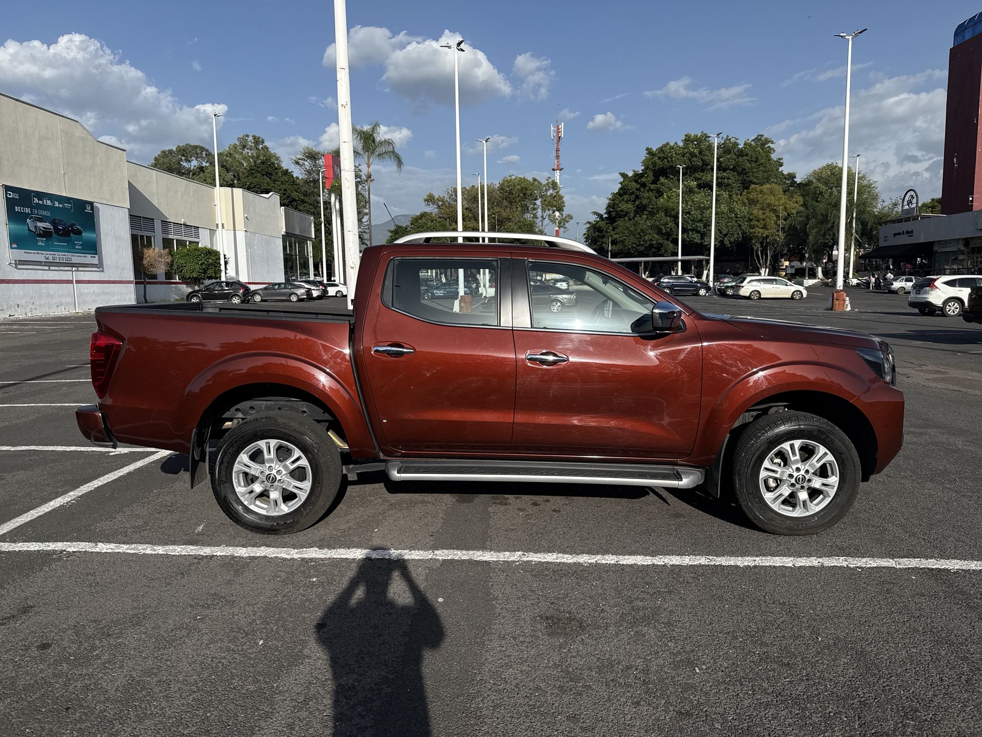 2023 Nissan FRONTIER LE TA 23