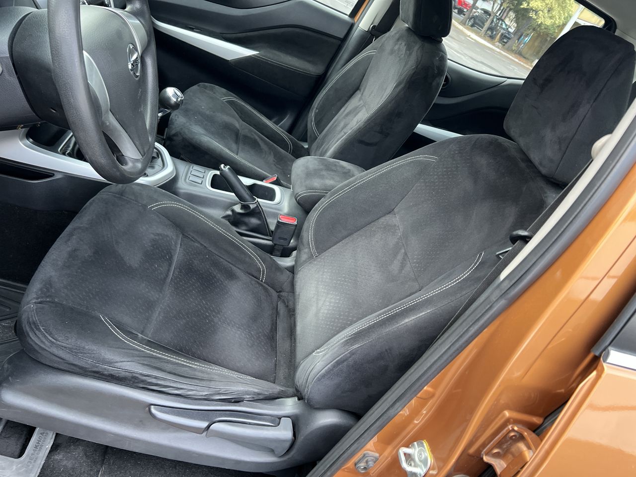 2020 Nissan NP300 FRONTIER XE T/M AC PAQ. SEG.6 VEL