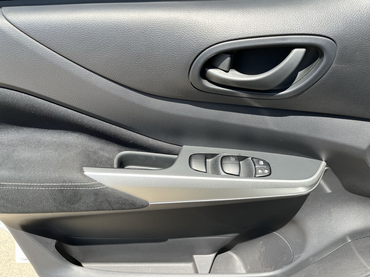 2020 Nissan FRONTIER DOBLE CABINA SE TM AC PAQ SEG 6VEL