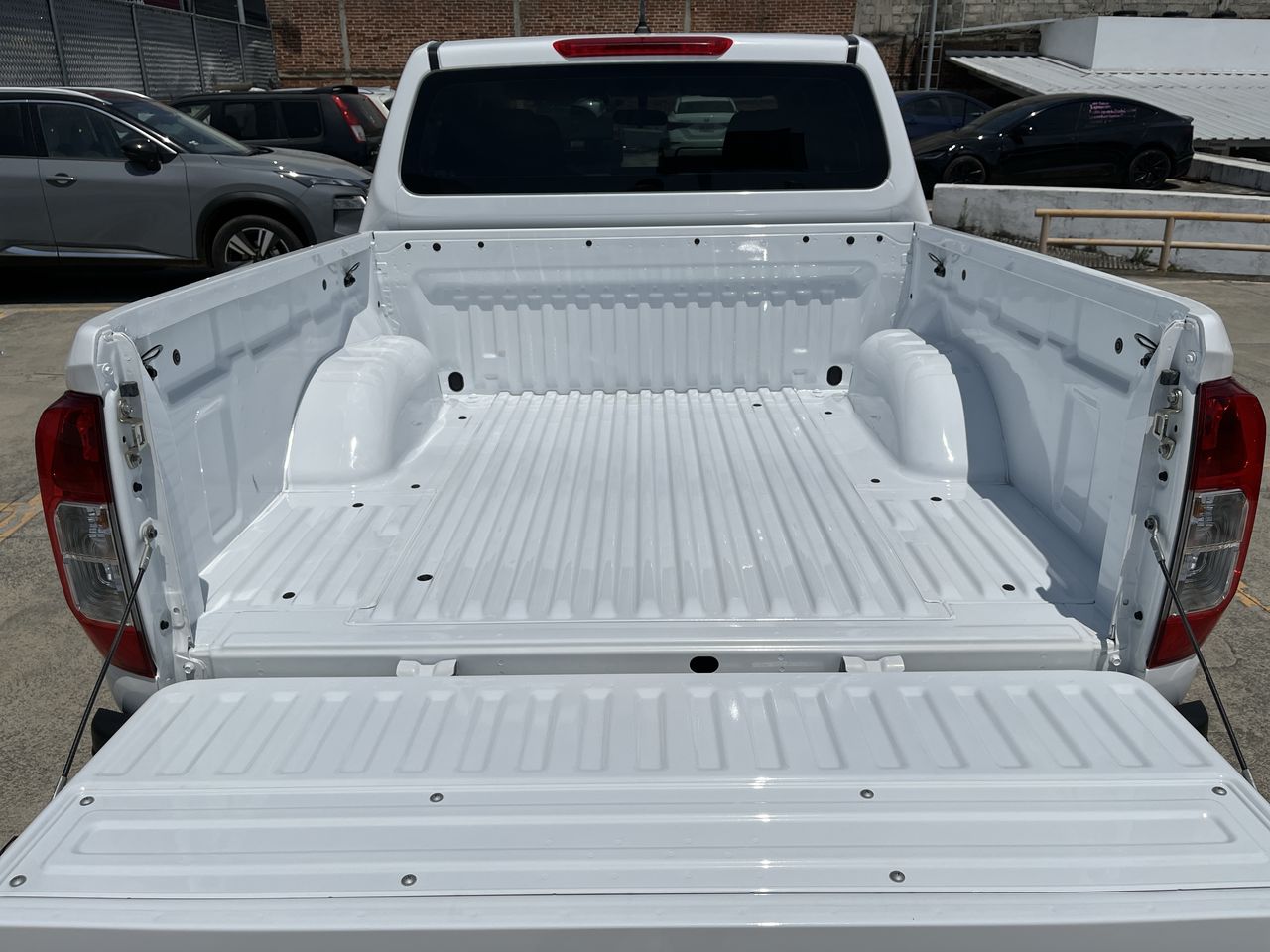 2020 Nissan FRONTIER DOBLE CABINA SE TM AC PAQ SEG 6VEL