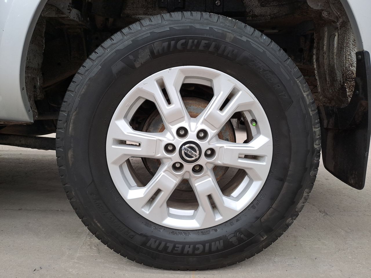 2022 Nissan FRONTIER LE TA 22