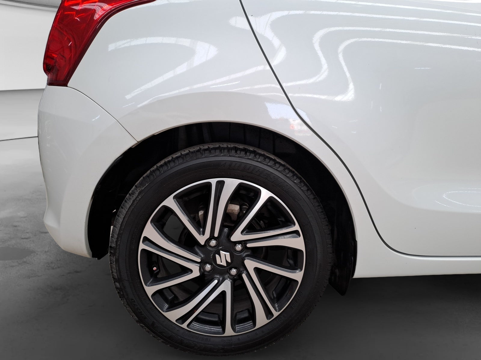 2022 SUZUKI SWIFT GLX 5MT